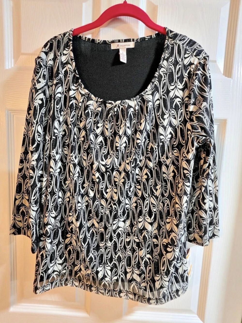 New with tags- JM Collection-size Small Metallic Floral Scroll Top
